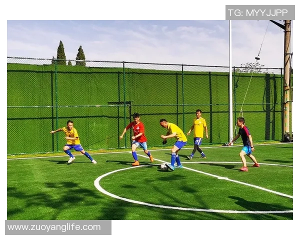 精美球星摆件展现绿茵激情让足球艺术与收藏完美融合